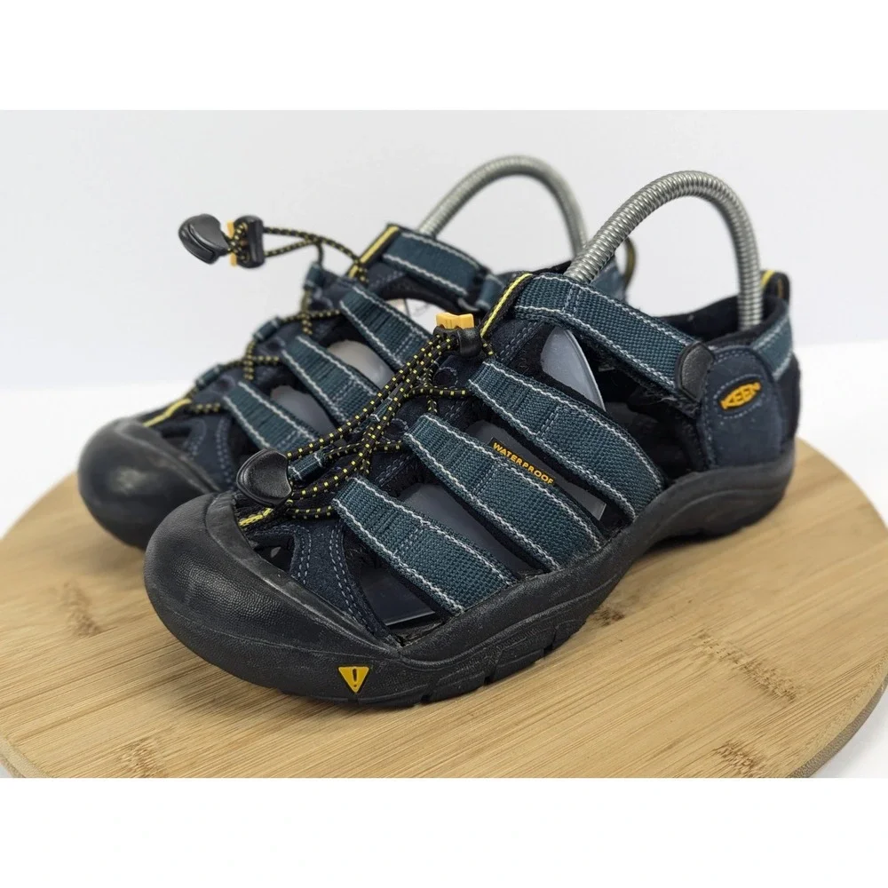 Keen‎ Newport H2 Mens 5 Sandals Hiking Cap Toe Waterproof Camping Green Outdoor